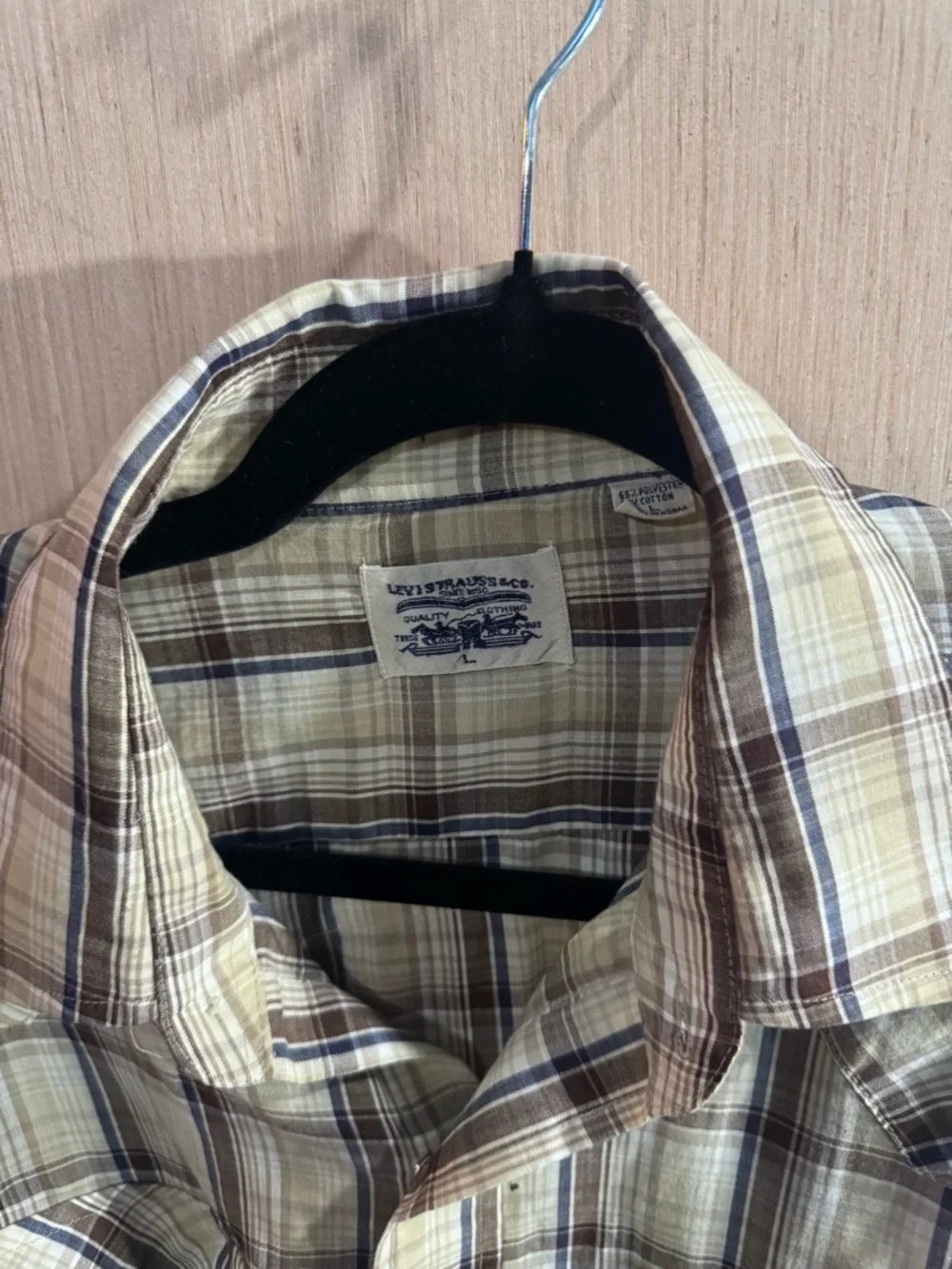 Levi's Plaid Button Snap Shirt in Beige & Brown Size Large
